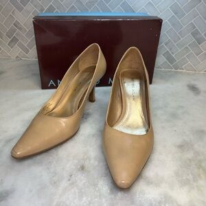 Antonio Melani Beige Britt Leather Pumps size 8